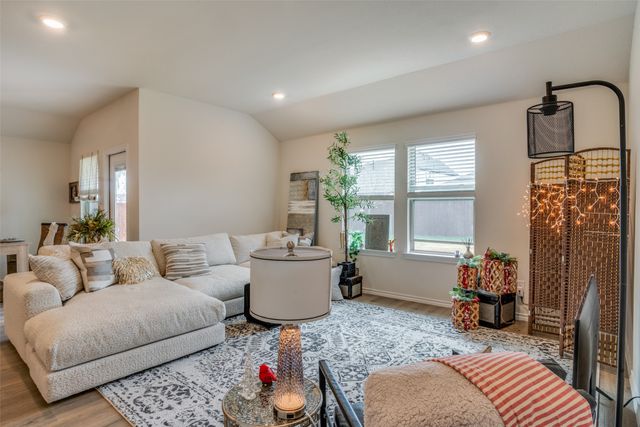 811 Primrose Lane, Pilot Point, TX 76258