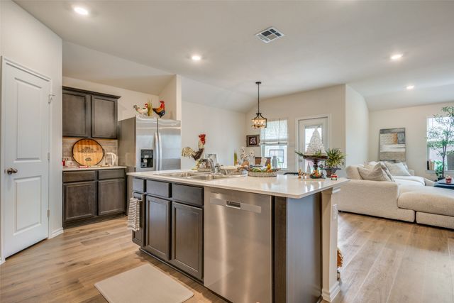 811 Primrose Lane, Pilot Point, TX 76258