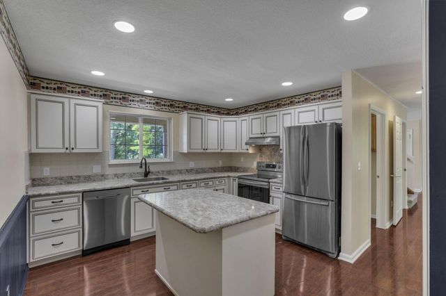 201 Key Boulevard, Pataskala, OH 43062