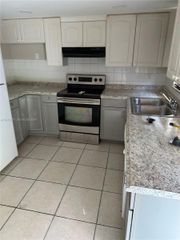 5223 NW 27th St 9B, Lauderhill, FL 33313