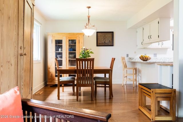 1400 Somerset Close, East Lansing, MI 48823