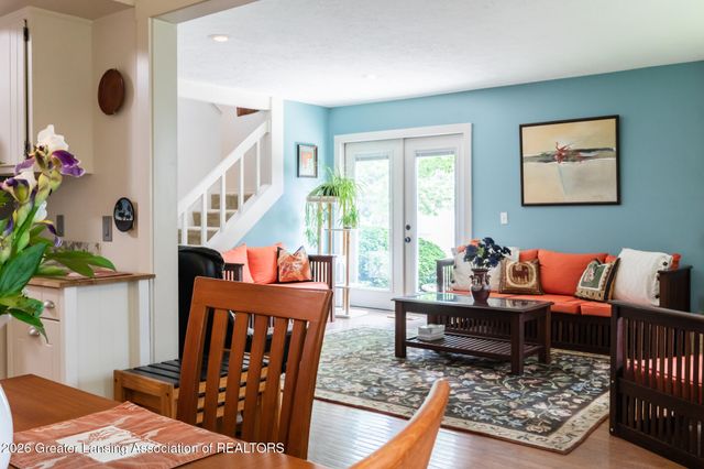 1400 Somerset Close, East Lansing, MI 48823