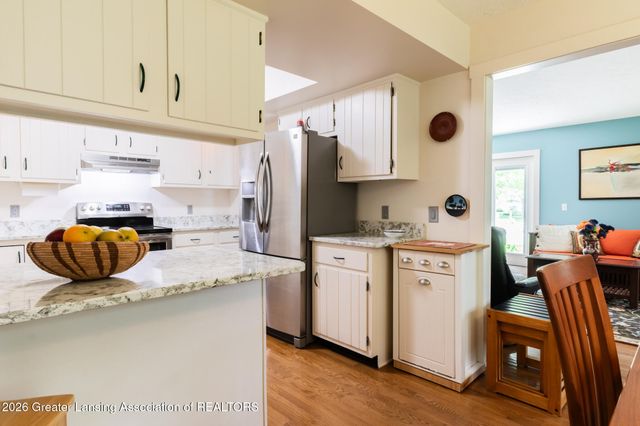 1400 Somerset Close, East Lansing, MI 48823
