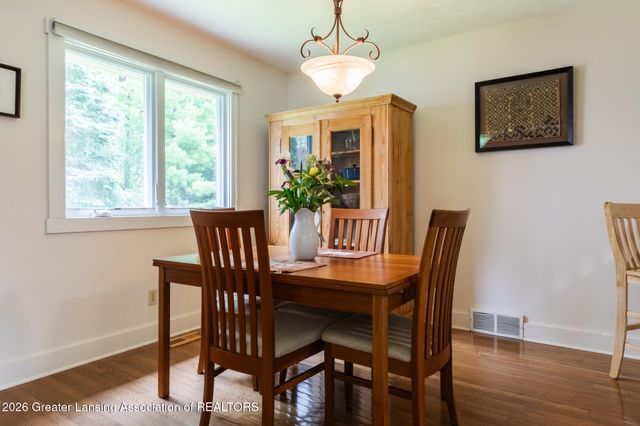 1400 Somerset Close, East Lansing, MI 48823