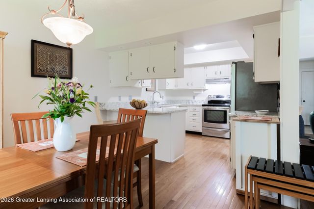1400 Somerset Close, East Lansing, MI 48823