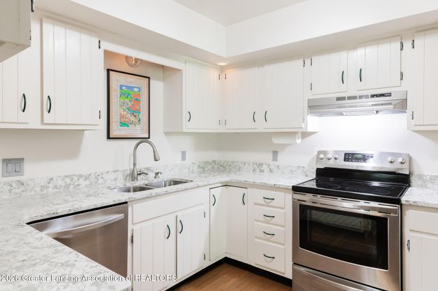 1400 Somerset Close, East Lansing, MI 48823