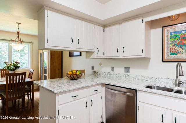 1400 Somerset Close, East Lansing, MI 48823