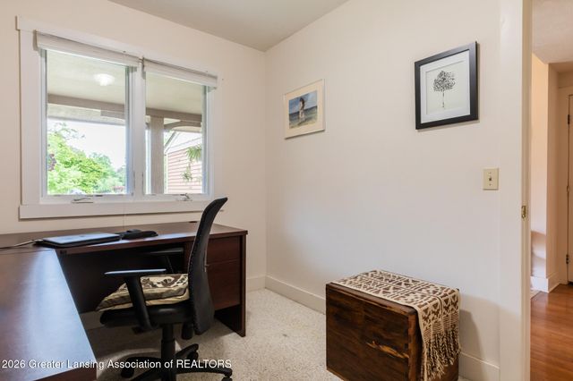 1400 Somerset Close, East Lansing, MI 48823