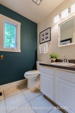 1400 Somerset Close, East Lansing, MI 48823