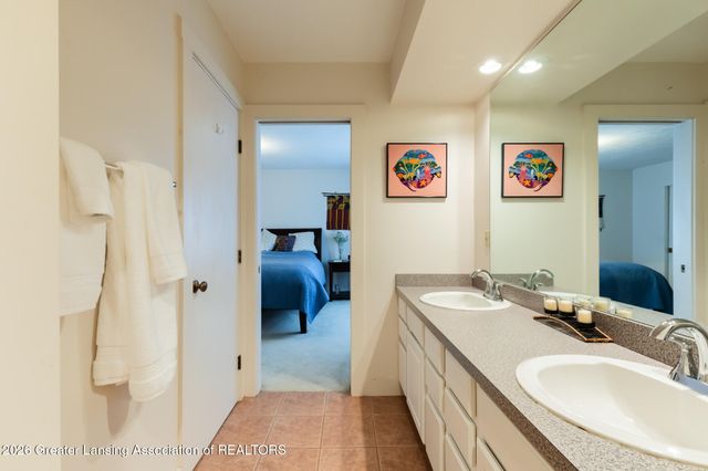 1400 Somerset Close, East Lansing, MI 48823