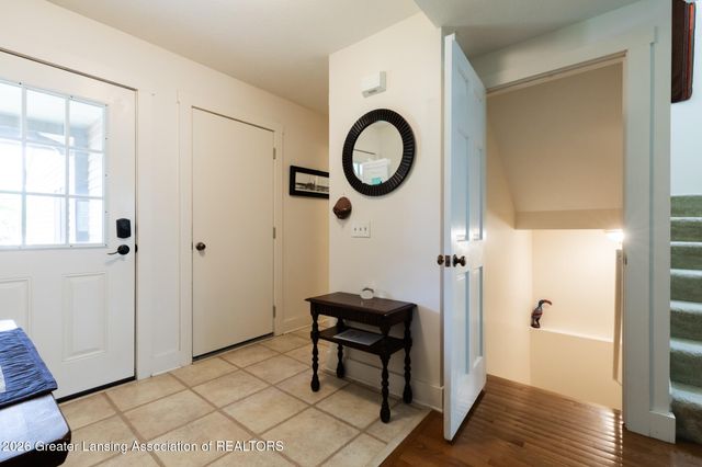 1400 Somerset Close, East Lansing, MI 48823