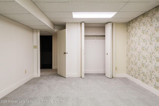 1400 Somerset Close, East Lansing, MI 48823