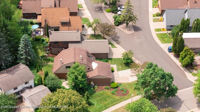 1400 Somerset Close, East Lansing, MI 48823