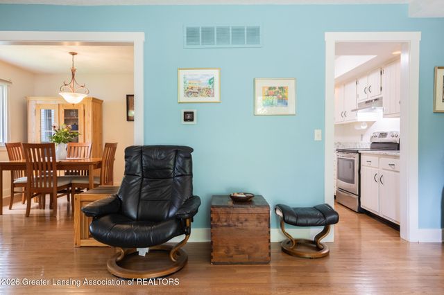 1400 Somerset Close, East Lansing, MI 48823