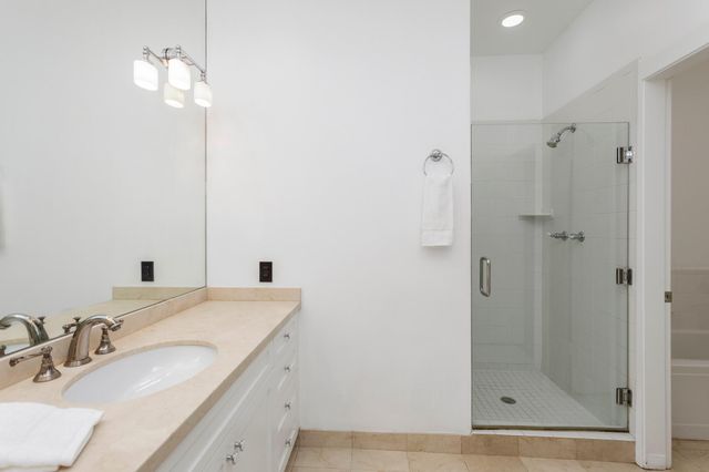 33 River Hollow Lane, Houston, TX 77027