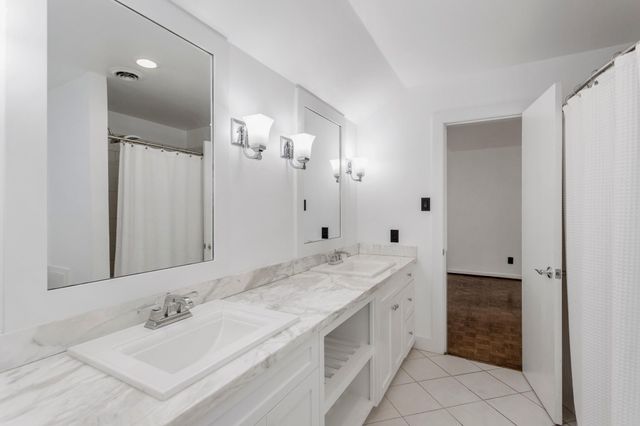 33 River Hollow Lane, Houston, TX 77027