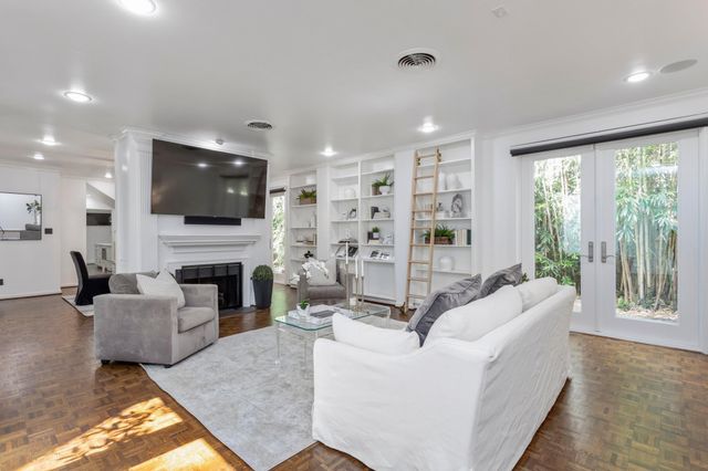 33 River Hollow Lane, Houston, TX 77027