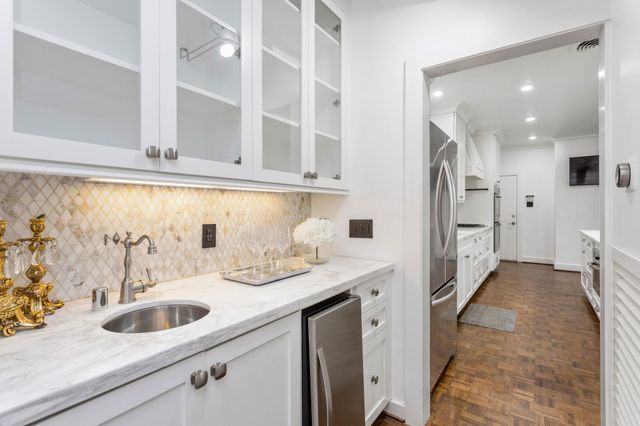 33 River Hollow Lane, Houston, TX 77027