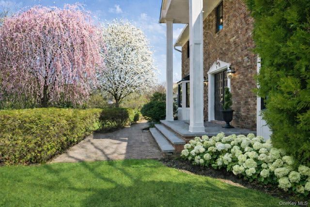 21 Sleepy Lane, Melville, NY 11747