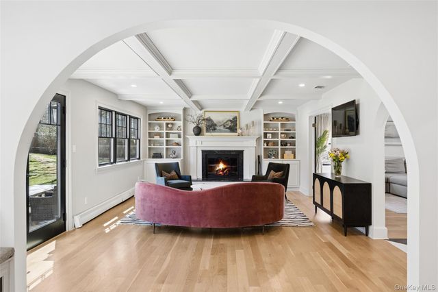 21 Sleepy Lane, Melville, NY 11747