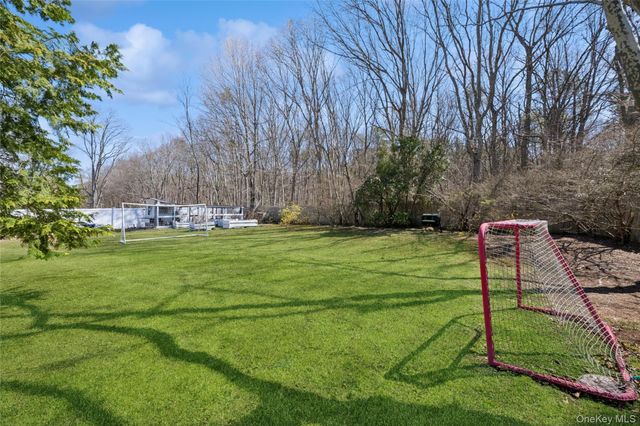 21 Sleepy Lane, Melville, NY 11747