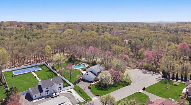 21 Sleepy Lane, Melville, NY 11747