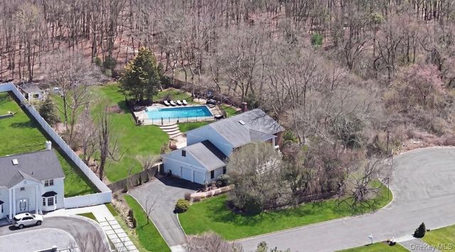 21 Sleepy Lane, Melville, NY 11747