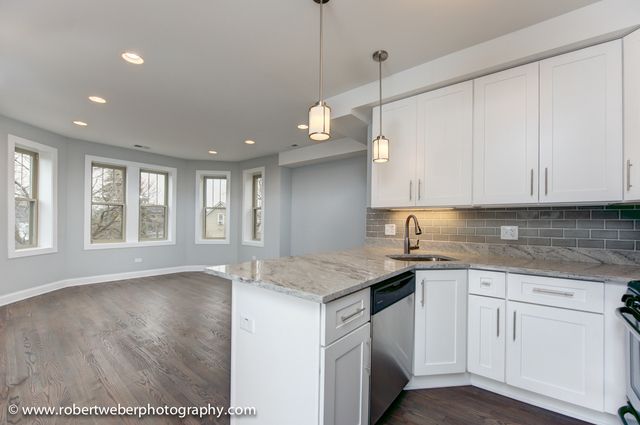 2329 W Barry Avenue 2, Chicago, IL 60618