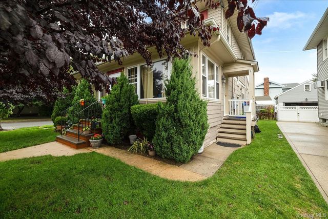 127 Smith Street 2nd Floor, Lynbrook, NY 11563