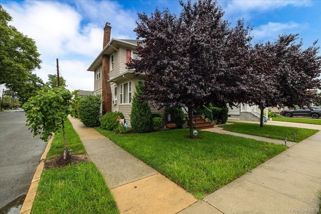 127 Smith Street 2nd Floor, Lynbrook, NY 11563