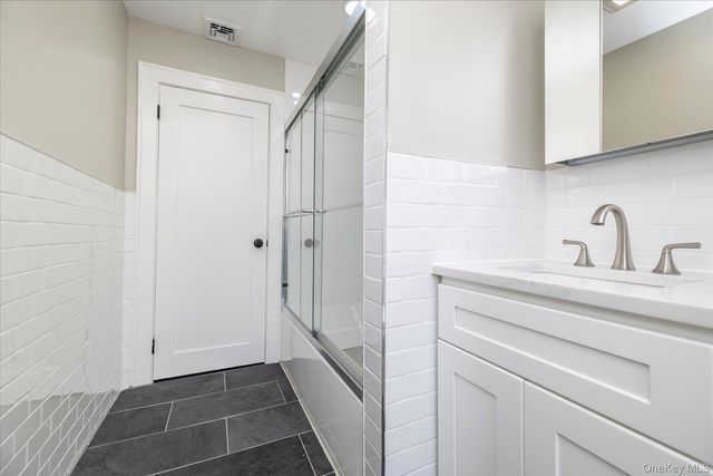 127 Smith Street 2nd Floor, Lynbrook, NY 11563