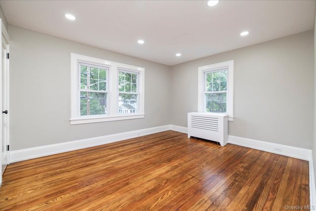 127 Smith Street 2nd Floor, Lynbrook, NY 11563