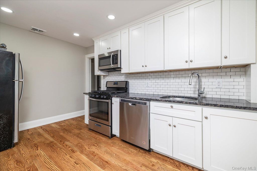 127 Smith Street 2nd Floor, Lynbrook, NY 11563