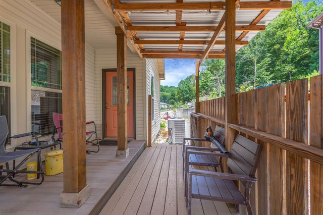 2071 Preacher Holt Rd, Mount Pleasant, TN 38474
