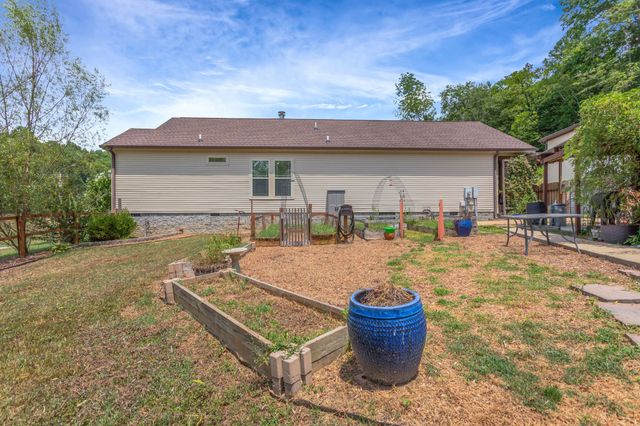 2071 Preacher Holt Rd, Mount Pleasant, TN 38474
