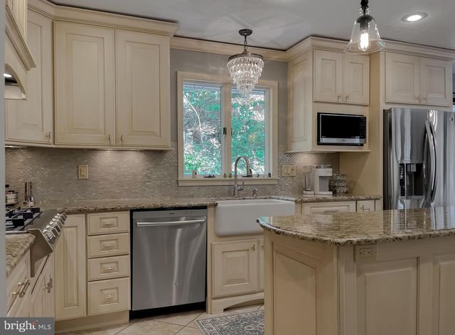 23734 KINGSTON CREEK RD, California, MD 20619