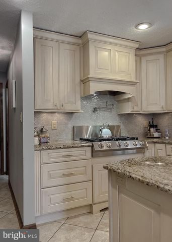 23734 KINGSTON CREEK RD, California, MD 20619