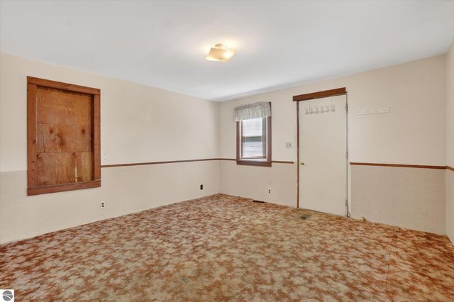 6348 N Pingree Road, Elwell, MI 48832