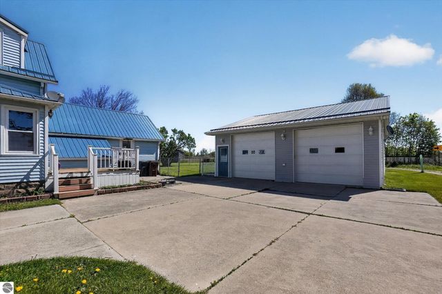 6348 N Pingree Road, Elwell, MI 48832