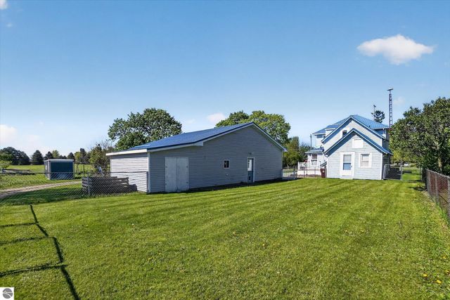 6348 N Pingree Road, Elwell, MI 48832
