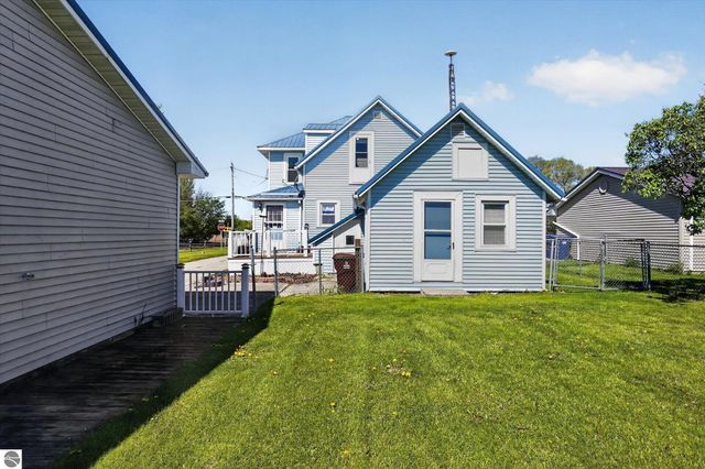 6348 N Pingree Road, Elwell, MI 48832