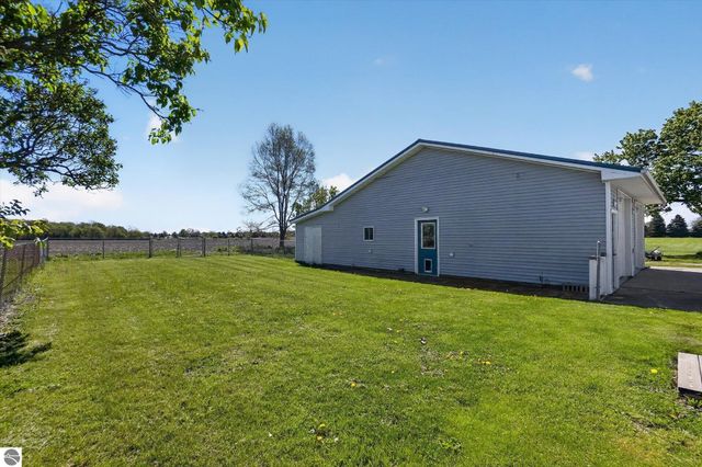 6348 N Pingree Road, Elwell, MI 48832