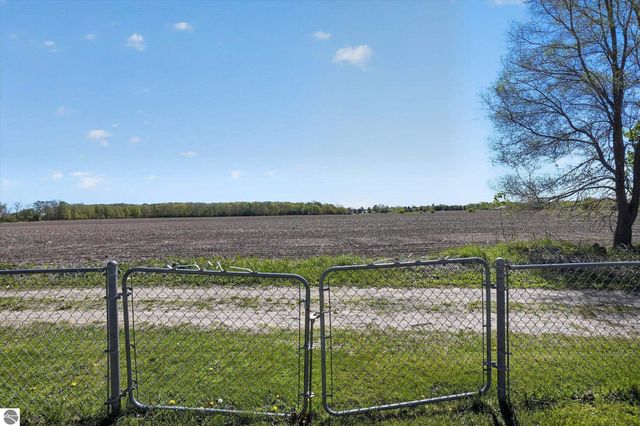 6348 N Pingree Road, Elwell, MI 48832