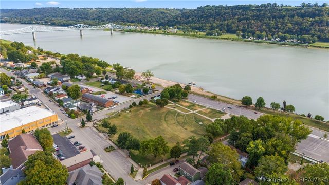 109 Central Avenue, Madison, IN 47250