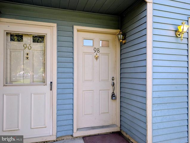 98 WYNDHAM PL, Robbinsville, NJ 08691