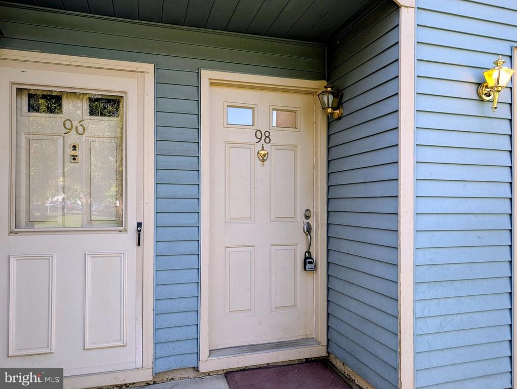 98 WYNDHAM PL, Robbinsville, NJ 08691