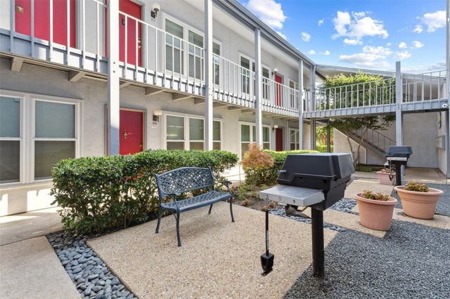 3827 Gilbert Avenue 209, Dallas, TX 75219