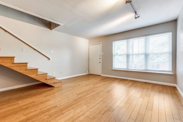 3827 Gilbert Avenue 209, Dallas, TX 75219