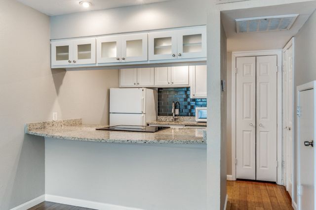 3827 Gilbert Avenue 209, Dallas, TX 75219