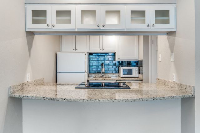 3827 Gilbert Avenue 209, Dallas, TX 75219